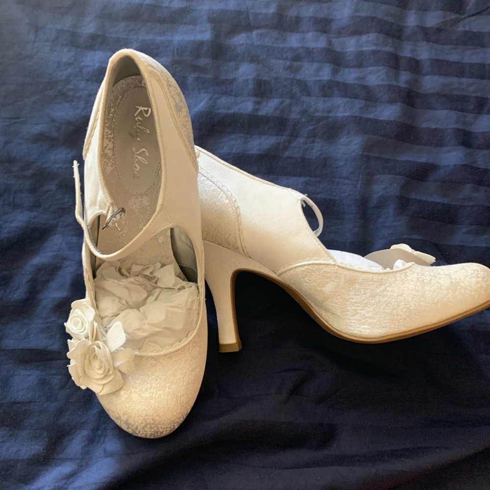 White and Silver wedding shoes. Vintage style